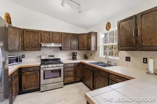 651 S 160th Ave, Holland, MI 49423 - Photo 6