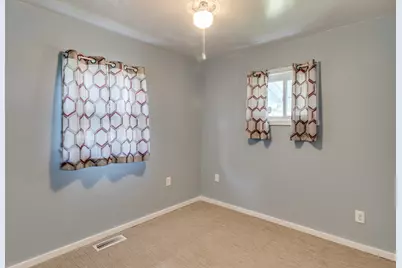 79 S Cedar Avenue, Battle Creek, MI 49037 - Photo 14