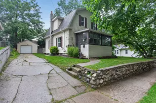 916 Lincoln St, Jackson, MI 49202 - Photo 4