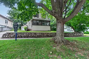 916 Lincoln St, Jackson, MI 49202 - Photo 6