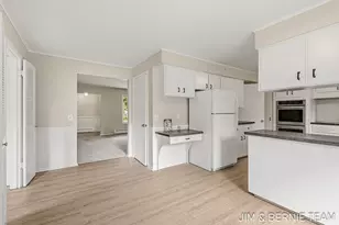 2238 Edgewood Ave SE, Grand Rapids, MI 49546 - Photo 8