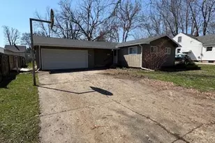 511 W Berry Ave, Lansing, MI 48910 - Photo 2