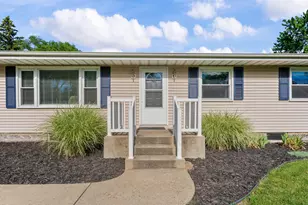 2214 Lynn Dr, Saint Joseph, MI 49085 - Photo 4