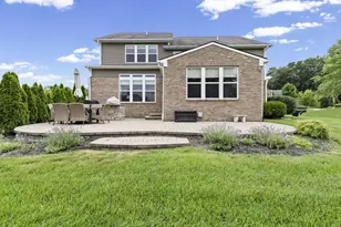 5887 Strawberry Cir, Commerce Township, MI 48382 - Photo 12