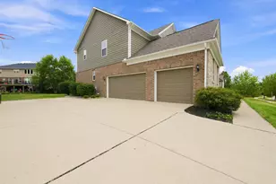 5887 Strawberry Cir, Commerce Township, MI 48382 - Photo 56