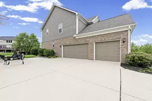 5887 Strawberry Cir, Commerce Township, MI 48382 - Photo 4