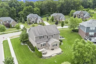 5887 Strawberry Cir, Commerce Township, MI 48382 - Photo 4