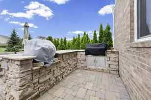 5887 Strawberry Cir, Commerce Township, MI 48382 - Photo 14