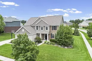 5887 Strawberry Cir, Commerce Township, MI 48382 - Photo 2