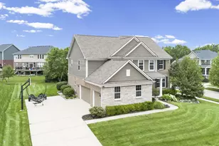 5887 Strawberry Cir, Commerce Township, MI 48382 - Photo 2