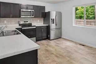 31550 Pine Ridge Cir, Lawton, MI 49065 - Photo 10