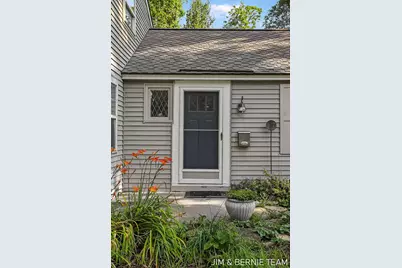 131 E 31st Street, Holland, MI 49423 - Photo 2