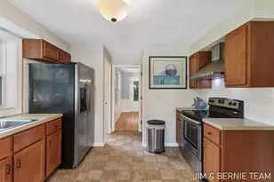 131 E 31st St, Holland, MI 49423 - Photo 32