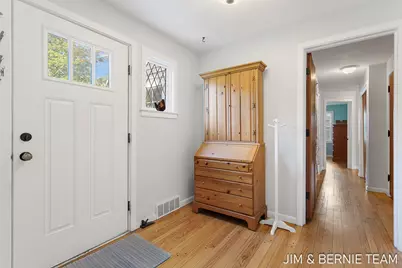131 E 31st Street, Holland, MI 49423 - Photo 4