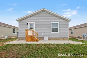 1283 E Ellis Rd, Norton Shores, MI 49441 - Photo 16