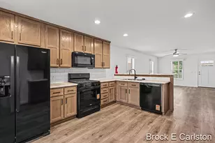1283 E Ellis Rd, Norton Shores, MI 49441 - Photo 8