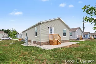 1283 E Ellis Rd, Norton Shores, MI 49441 - Photo 12