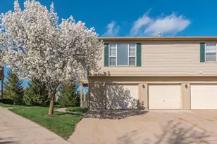 212 Commons Ct, Saline, MI 48176 - Photo 2
