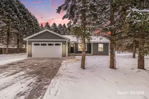 877 Amity Ave, Muskegon, MI 49442 - Photo 2