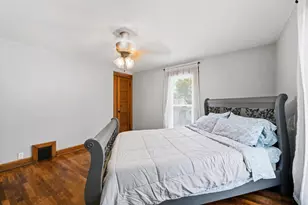 208 N Lagrave St, Paw Paw, MI 49079 - Photo 20