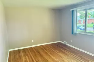 15435 Bainbridge St, Livonia, MI 48154 - Photo 10