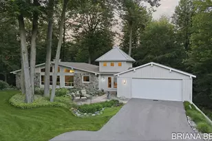 15353 Timber Ridge Ln, Holland, MI 49424 - Photo 2