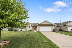 3729 Hickoryrow Ct, Holland, MI 49424 - Photo 2
