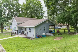 529 Clinton St, Marshall, MI 49068 - Photo 6