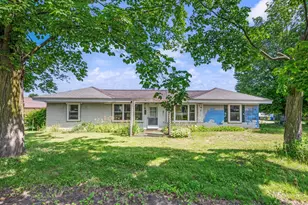 417 Walnut St, Howard City, MI 49329 - Photo 1