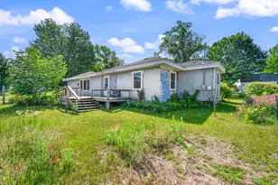 417 Walnut St, Howard City, MI 49329 - Photo 2