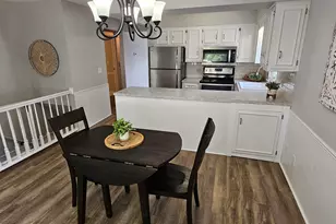 1009 Village Ln, Jenison, MI 49428 - Photo 6