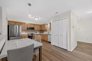 8217 Grays Dr, Grosse Ile, MI 48138 - Photo 6