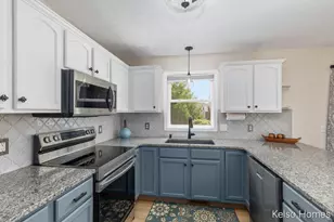 2222 Beatrice Dr NE, Grand Rapids, MI 49505 - Photo 10