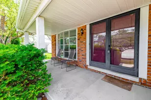 15661 Cumberland St, Riverview, MI 48193 - Photo 2