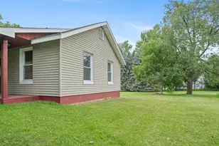 189 E Cross St, Clarksville, MI 48815 - Photo 2