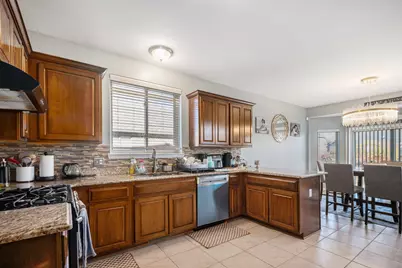 47376 Hidden Meadows Drive, Macomb, MI 48044 - Photo 10