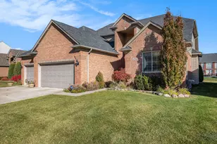 47376 Hidden Meadows Dr, Macomb, MI 48044 - Photo 2