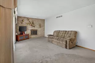 26384 Sweetbriar St, Edwardsburg, MI 49112 - Photo 8