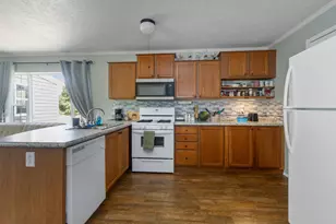 20089 W Lake Montcalm Rd, Howard City, MI 49329 - Photo 4