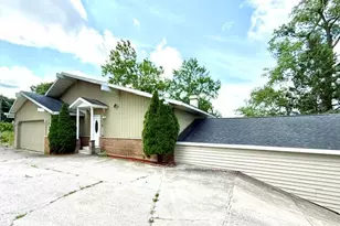 68404 Dailey Rd, Edwardsburg, MI 49112 - Photo 2