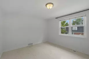 45197 Kensington St, Utica, MI 48317 - Photo 14