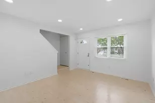 45197 Kensington St, Utica, MI 48317 - Photo 8
