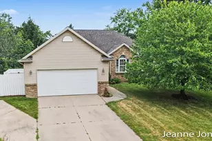 931 Sunset Hills Ave NW, Grand Rapids, MI 49534 - Photo 2