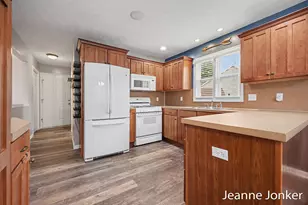 931 Sunset Hills Ave NW, Grand Rapids, MI 49534 - Photo 6