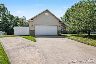 931 Sunset Hills Ave NW, Grand Rapids, MI 49534 - Photo 4