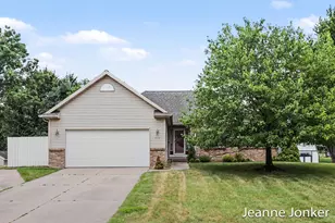 931 Sunset Hills Ave NW, Grand Rapids, MI 49534 - Photo 1