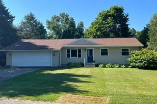 126 Johnson St, Edmore, MI 48829 - Photo 2