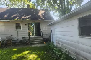 127 Gratton St, Bad Axe, MI 48413 - Photo 2