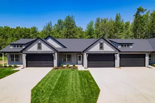 17426 Ridge Ave, Ferrysburg, MI 49409 - Photo 2
