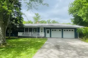 1806 Barr St, Hillsdale, MI 49242 - Photo 1